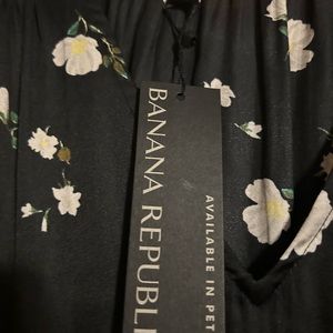 NWT Black top with flowers. Medium